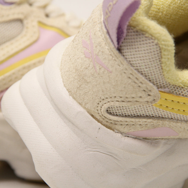 REEBOK KIDS Size 27.5 ROk8