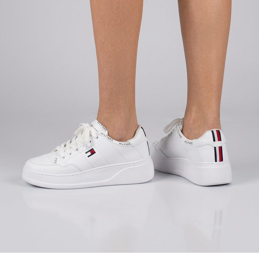 TOMMY HILFIGER WOMEN SHOES Size 37.5 ROW40