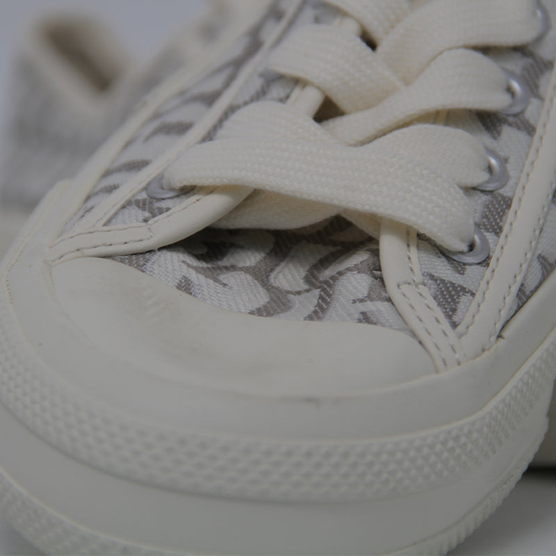 GUESS  WOMEN SHOES Size 37.5 ROW371