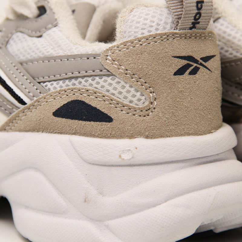 REEBOK KIDS Size 27.5 ROk11