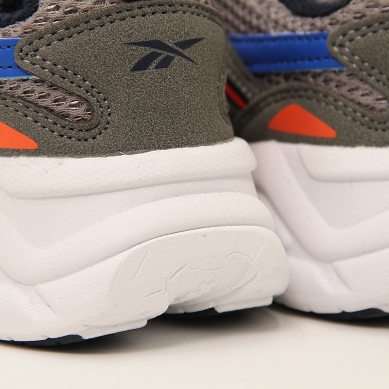 REEBOK KIDS Size 29 ROk7