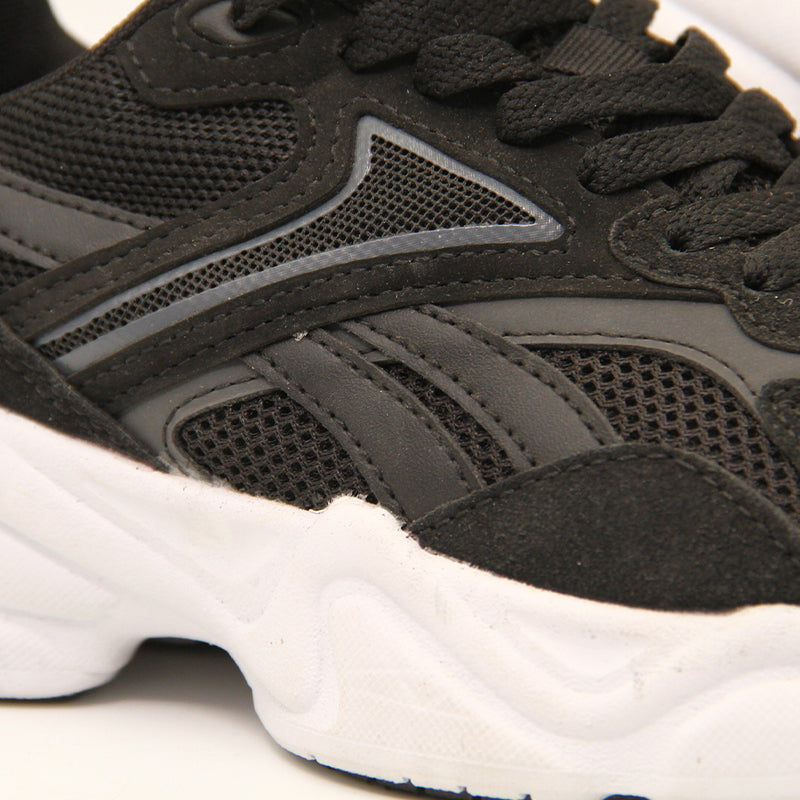 REEBOK KIDS Size 34 ROk10