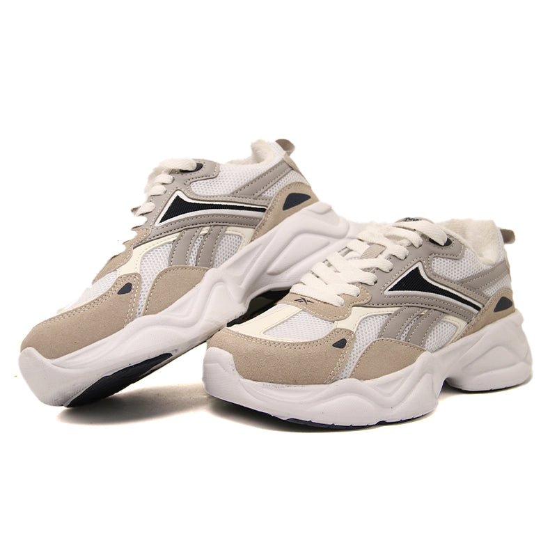REEBOK KIDS Size 34 ROk8