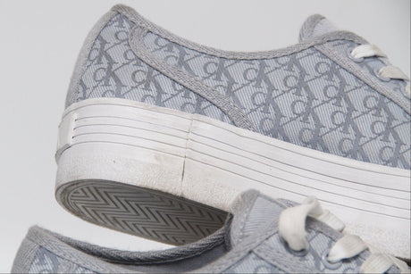 CALVIN KLEIN WOMEN SHOES Size 37.5 ROW320 - Runner
