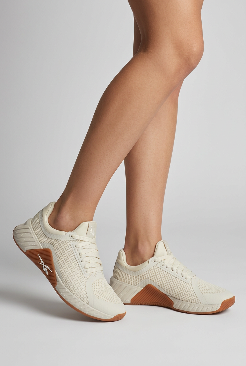 REEBOK WOMEN SHOES Size 37.5 ROW698